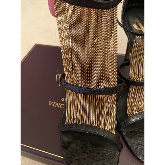 Vince Camuto - Picture 2 of 6